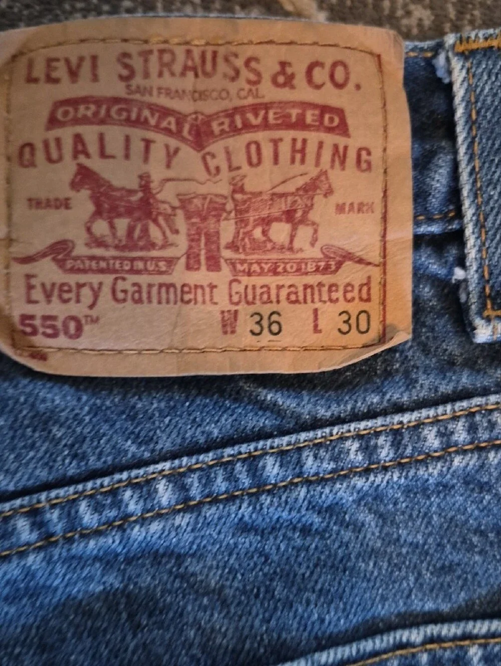 Vintage Levi's Men's Dark Blue Relaxed Straight Jeans W34xL30